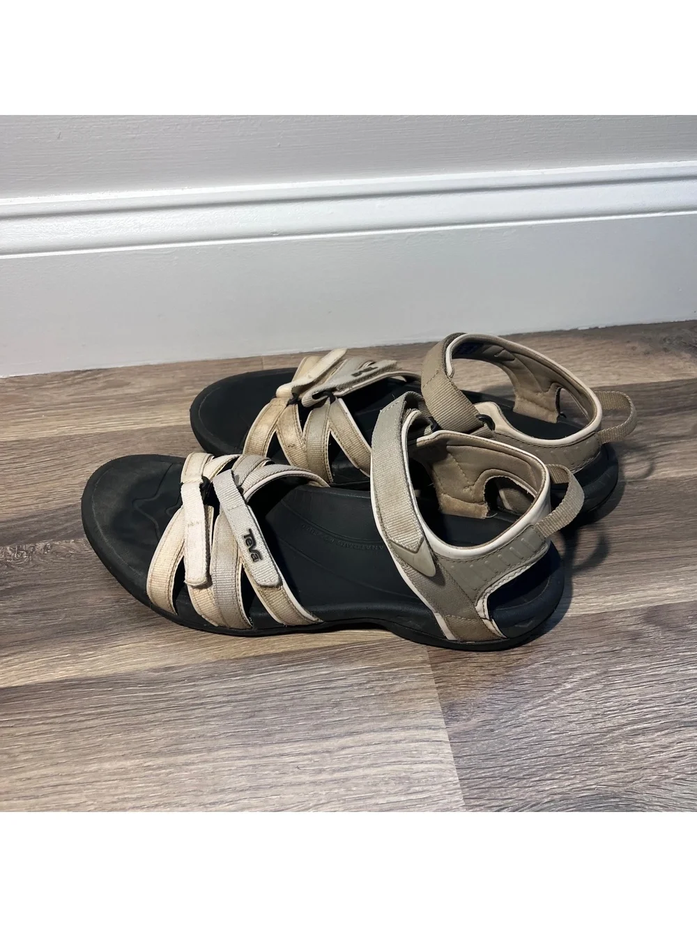 Teva beige strappy sandals women's size 9.5